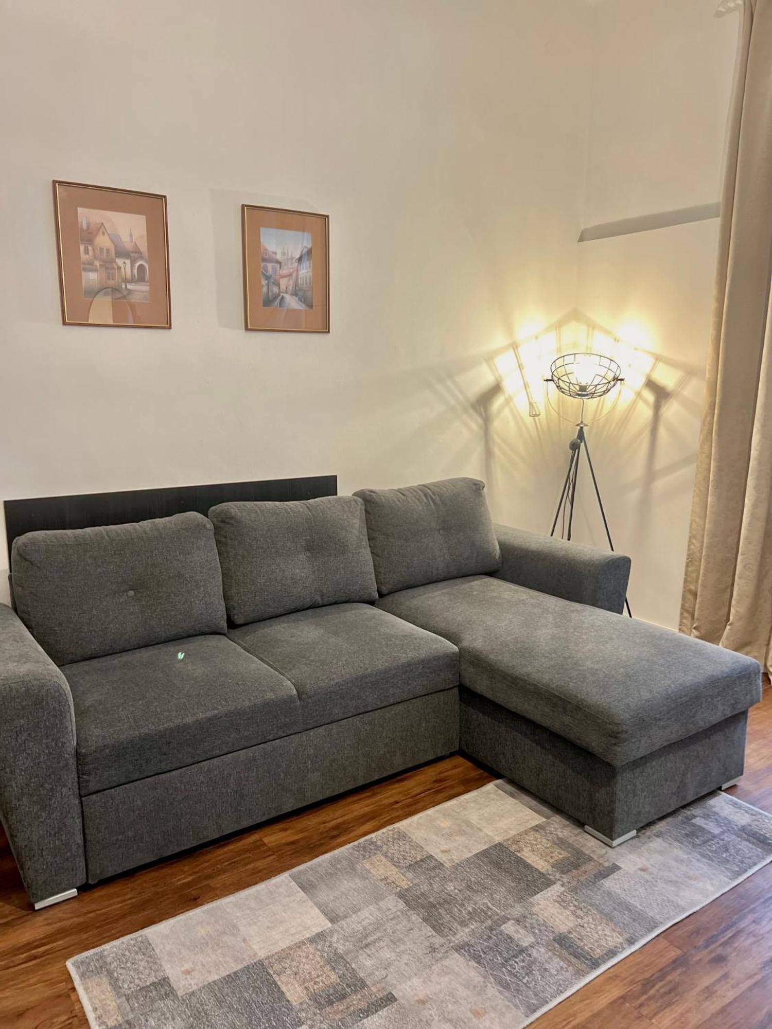 Lovely Havanska - With Free Parking Apartment